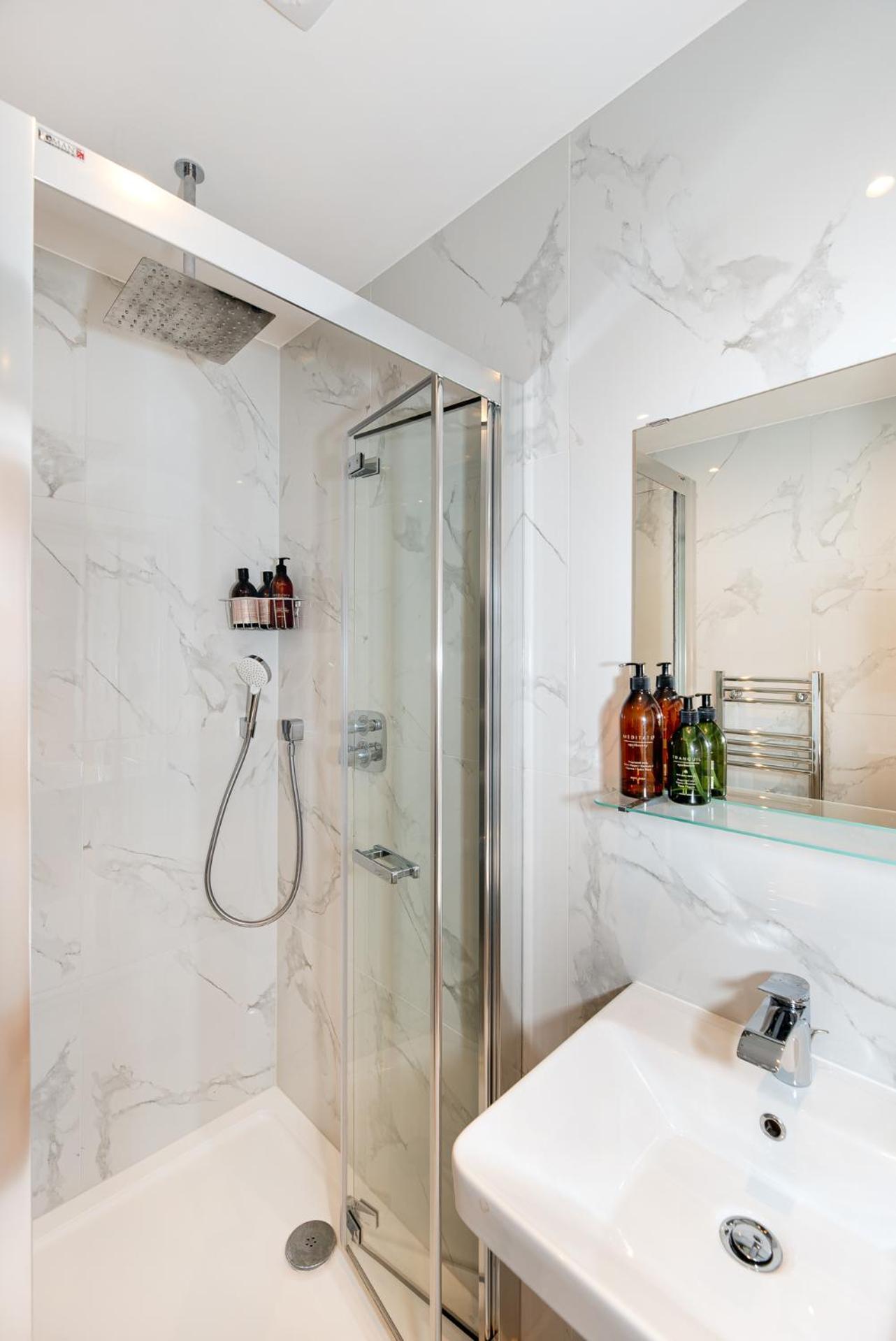 2-Bedroom Victorian Apartment In Kensington Londres Extérieur photo